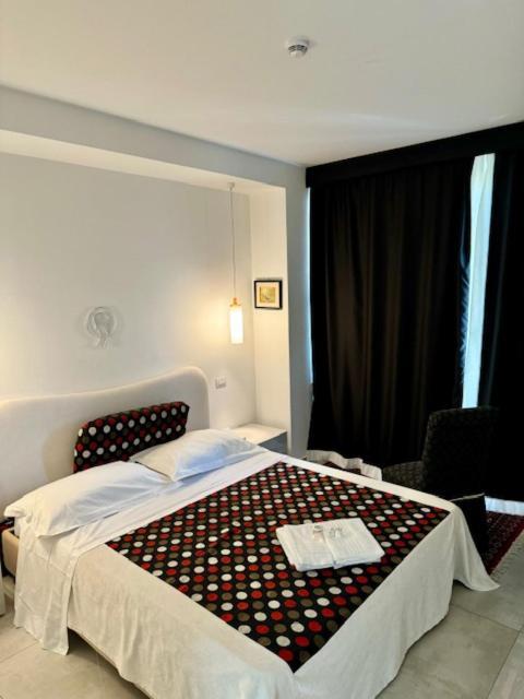 Hotel Cineapollo - Ogni Camera Un Film! Messina Ngoại thất bức ảnh