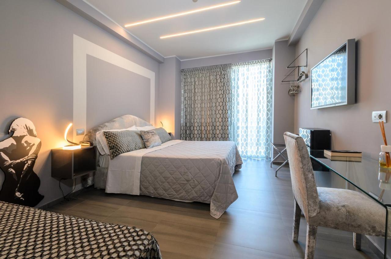 Hotel Cineapollo - Ogni Camera Un Film! Messina Ngoại thất bức ảnh